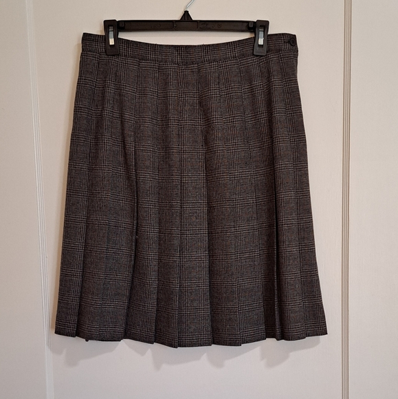 Sag Harbor Wool Plaid Pleated Skirt – Size 14 - Picture 2 of 9